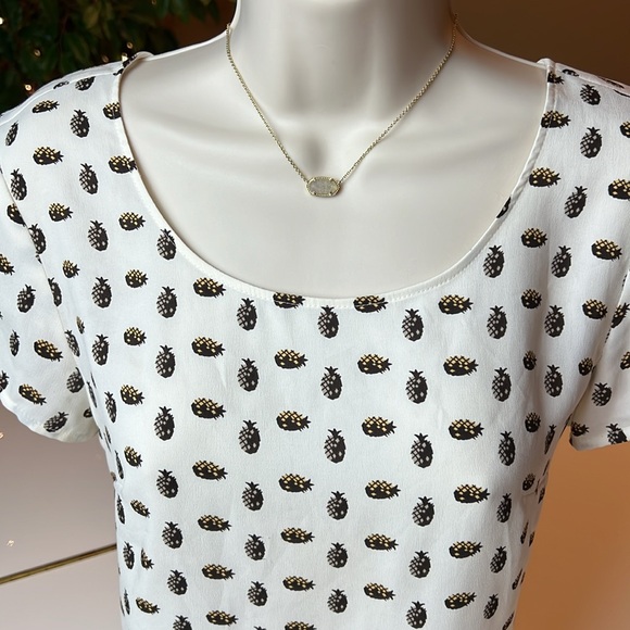 🍍ANN TAYLOR PINEAPPLE SHORT SLEEVE SCOOP NECK TOP SIZE EXTRA SMALL PETITE🍍 - Picture 4 of 16